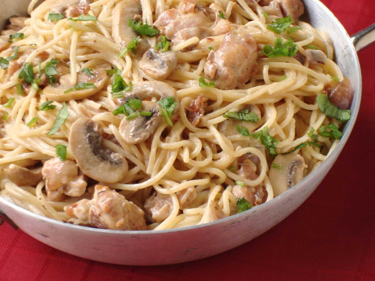 Creamy Chicken & Mushroom Pasta