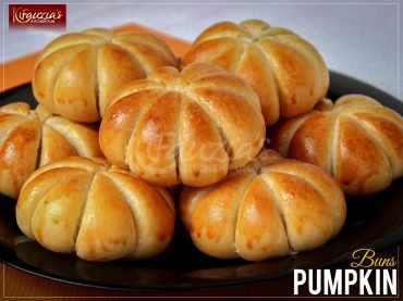 Pumpkin Buns – Step by Step