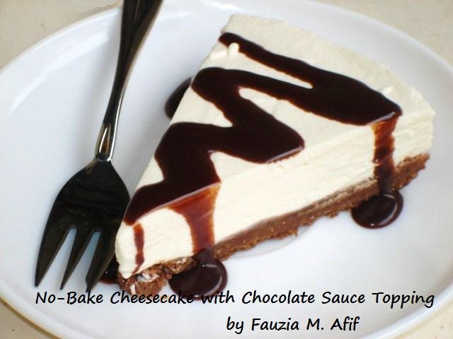 No-Bake Cheesecake with Chocolate Sauce Topping